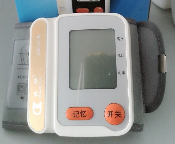 【新款腕式血压计 全自动加压老年人用血压仪