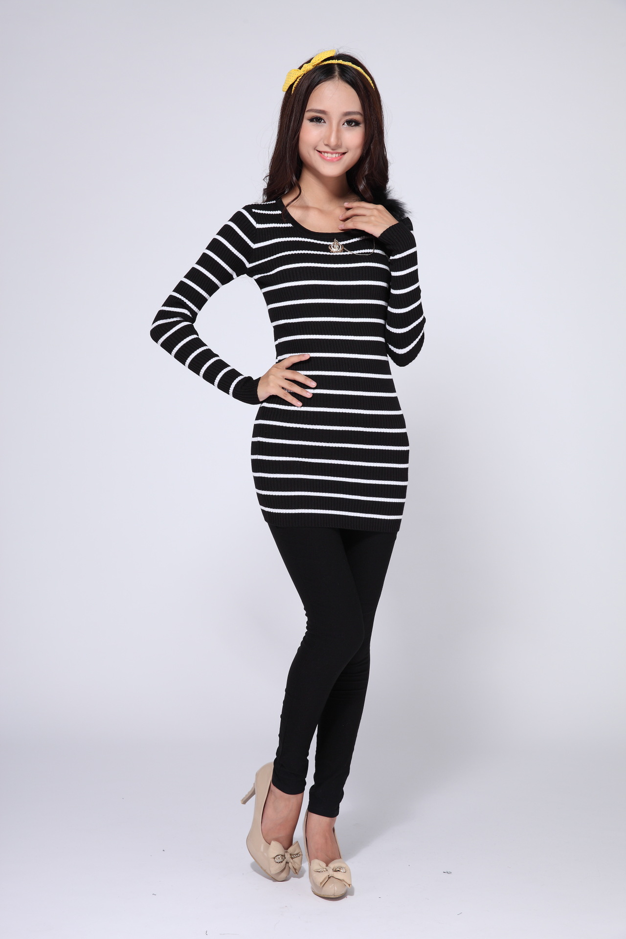 【秋新款韩版<em>修身</em>圆领套头长袖打底<em>毛衣女针织</em>