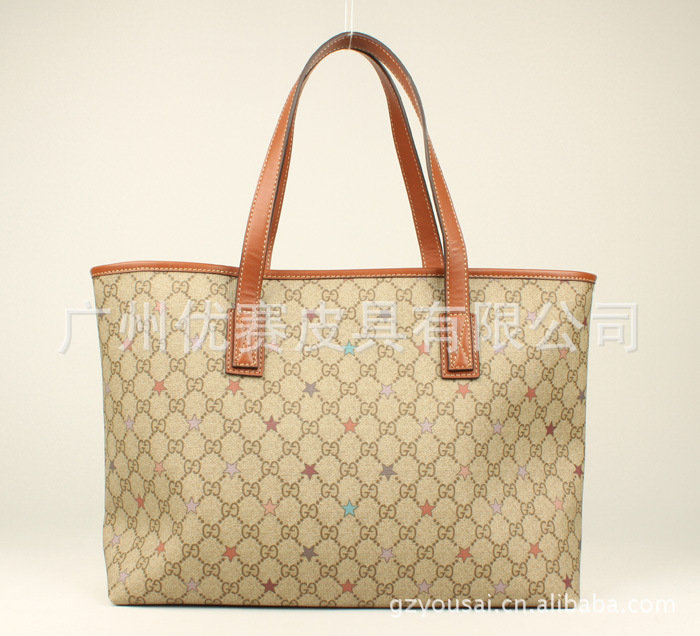 2013新款<em>休闲酷奇女包</em>211137中PVC防水面料