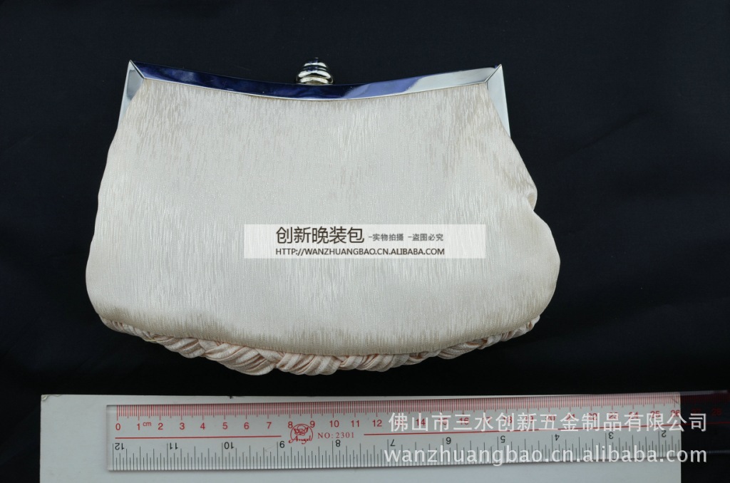 选购包包时，一定要参照尺寸介绍