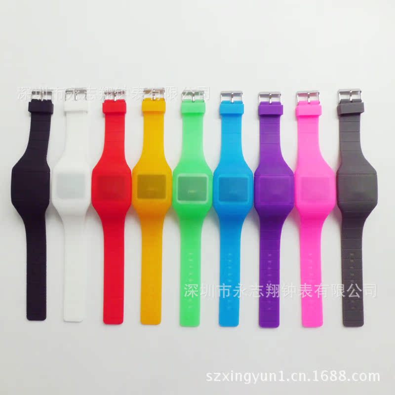 LED (28)