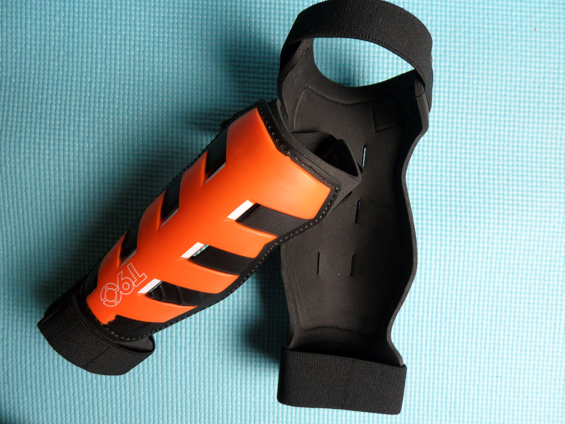 【运动护具 足球护腿板 足球护胫 护腿板 护小腿 NIKE】价格,厂家,图片,运动防护用品,广州市荔湾区亚峰体育用品商行-马可波罗网