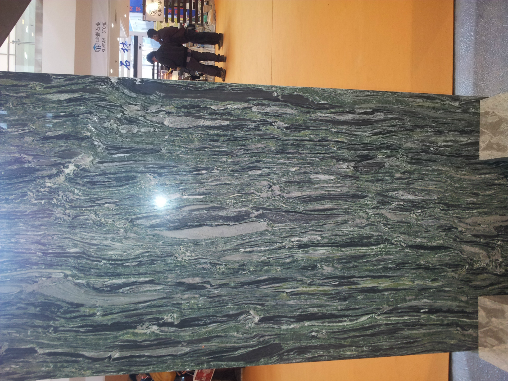 石材-火烧面石岛红;荔枝面和光面中国黑、黄锈