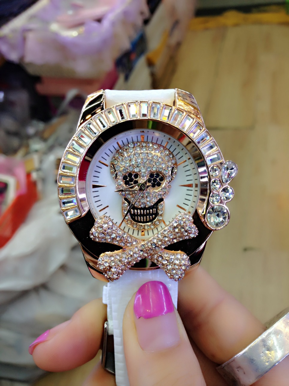 2013爆款 韩国时尚潮流<em>女士手表</em>骷髅头带钻 真