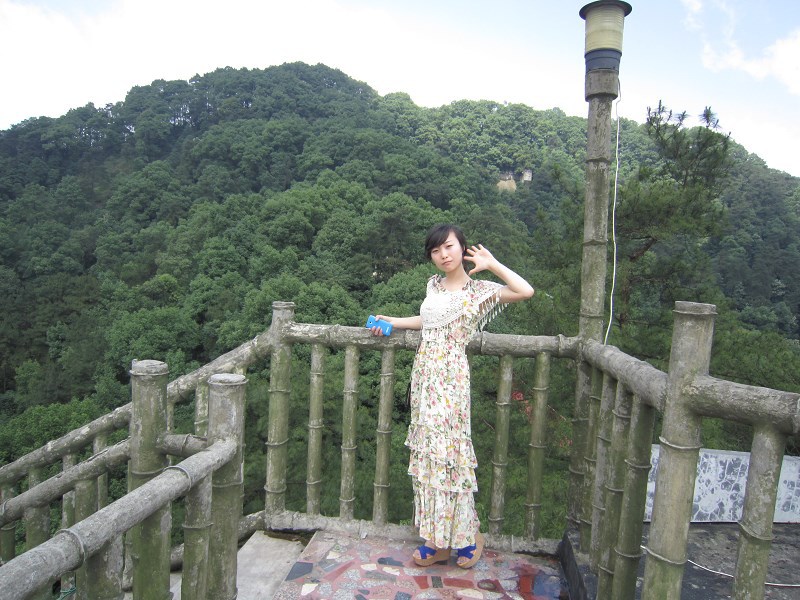 锻炼身体,周末爬山活动活动!有利于身心健康