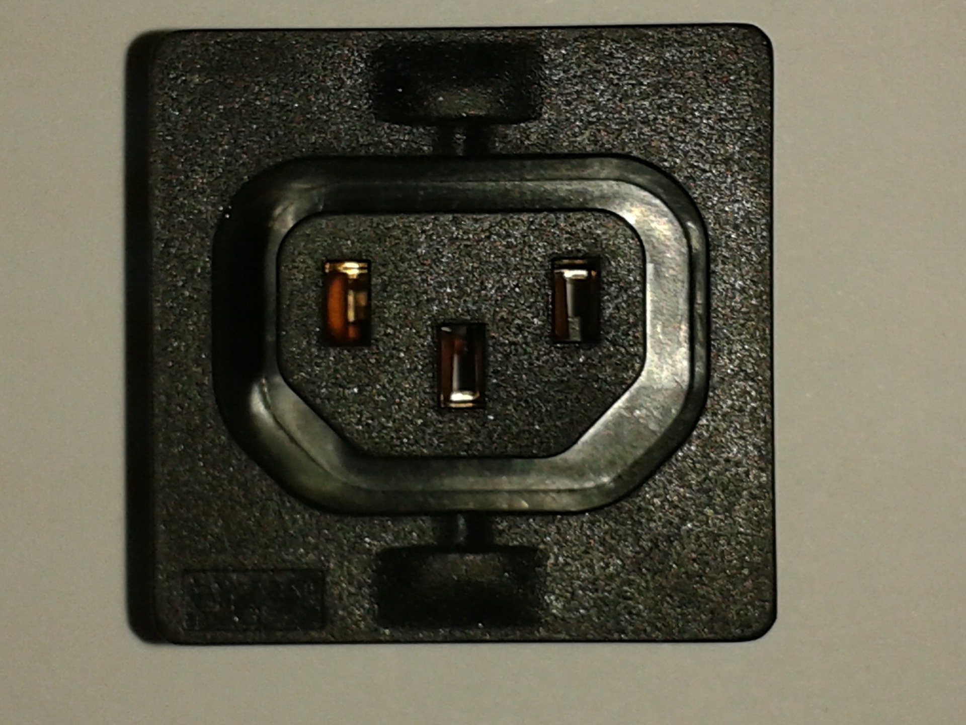 其他插座-C13\/C19插座--表面磨砂 且耐高温 环