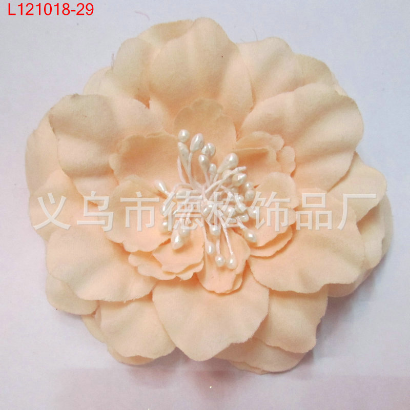L121018,29,浅黄色手工布艺服装装饰珠穿花
