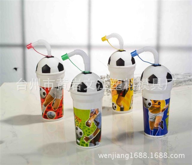 FOOTBALL PLASTIC GLASSES 1