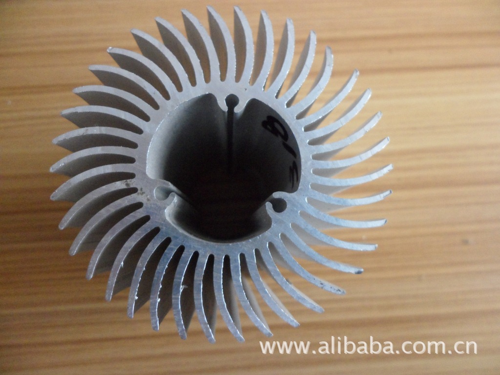 LED灯具太阳花散热器