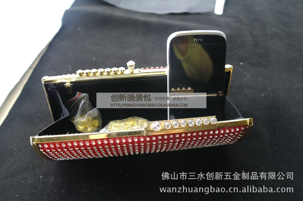 专业生产各式时尚晚装包晚宴包，全钻满装包硬盒宴会包
