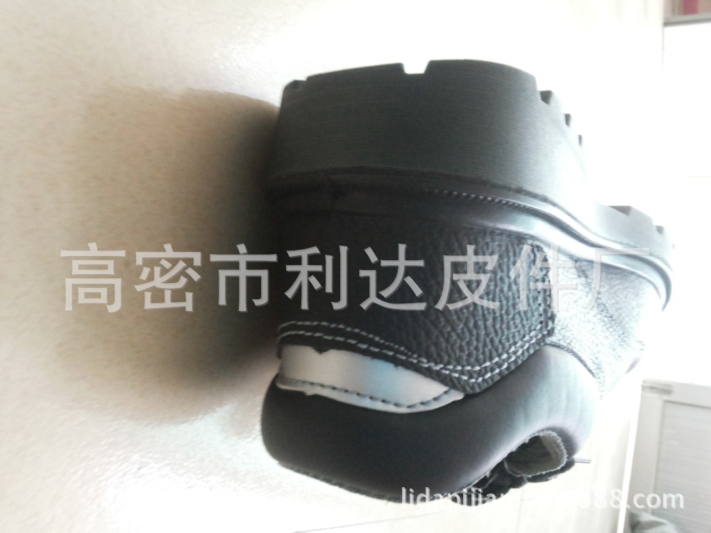 黑色荔枝紋低邦註射PU底勞保鞋