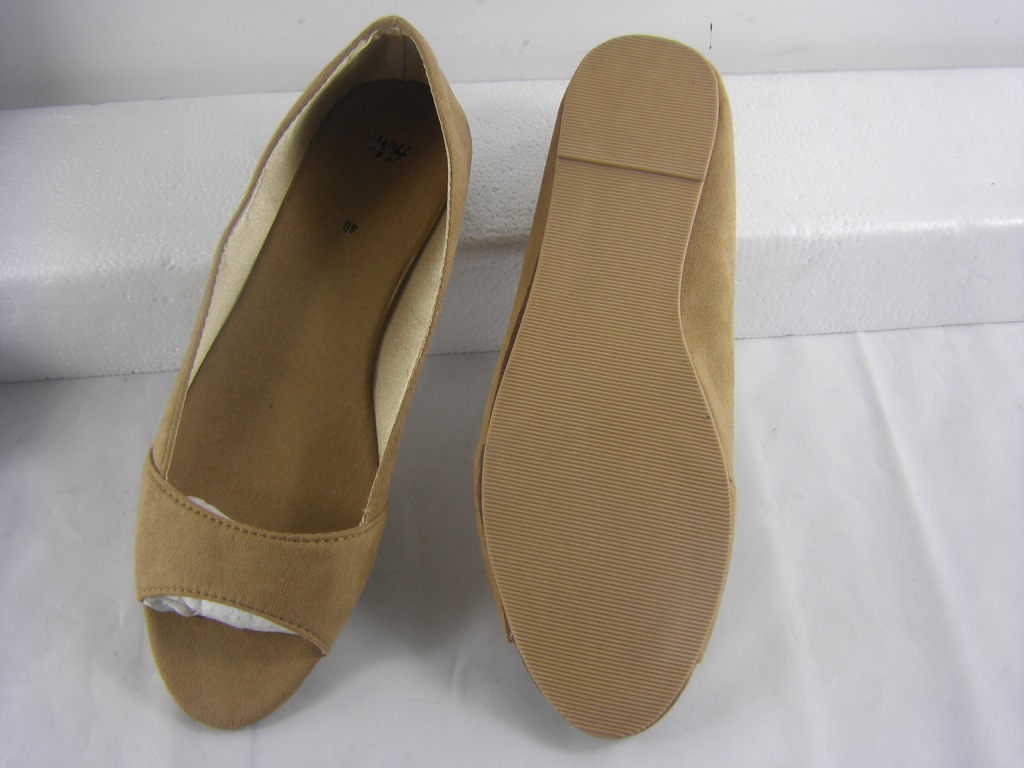 批发采购凉鞋、凉拖-外贸原单尾货hm女装平底