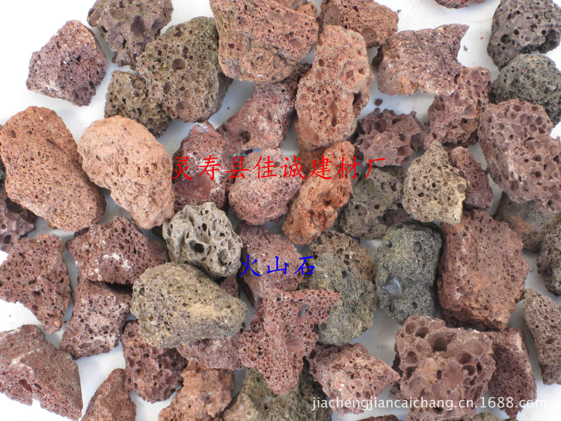 厂家供应优质3-5cm火山石,过滤火山石,烧烤炉用火山石