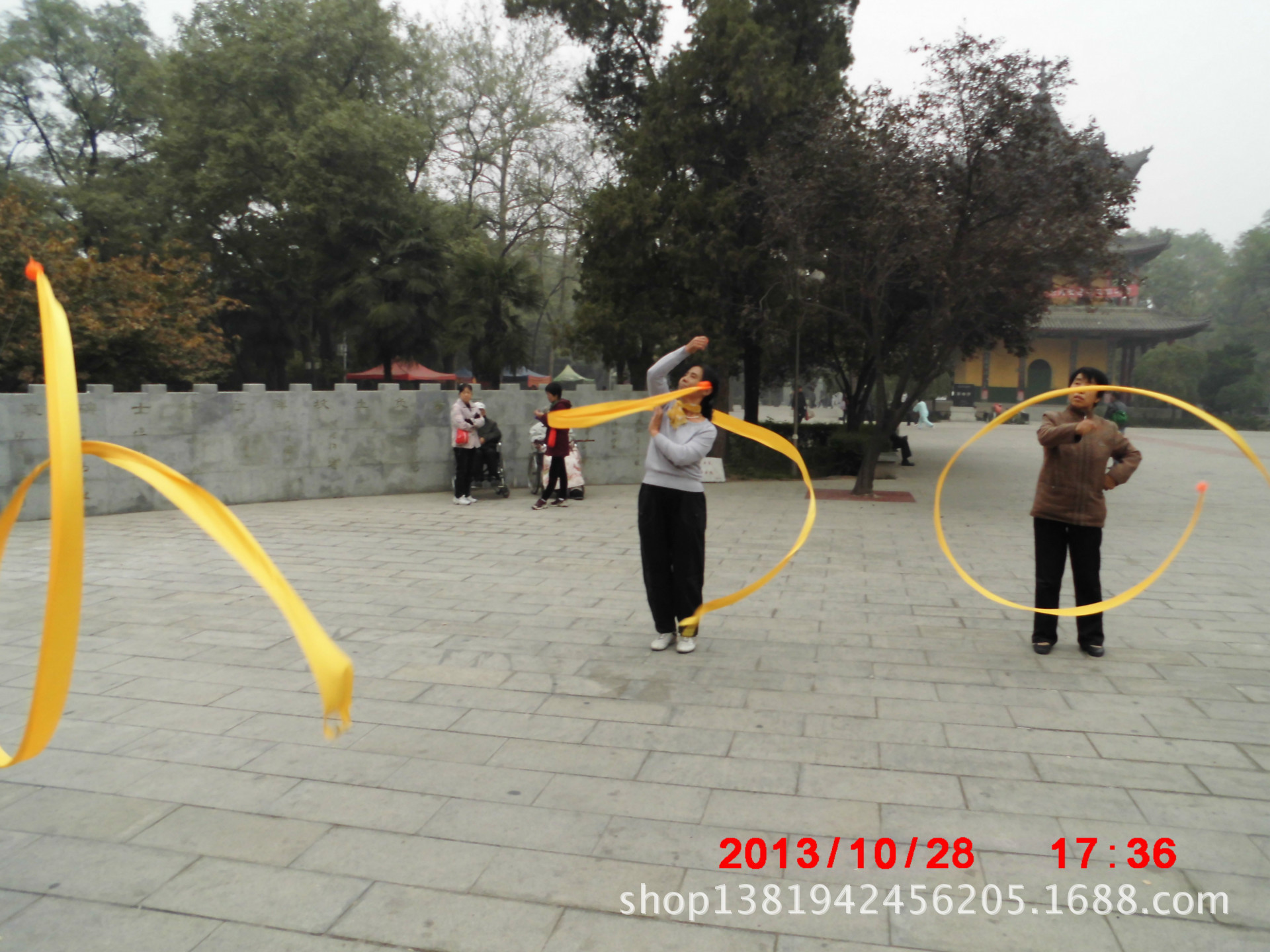 挥舞彩带,展现风采