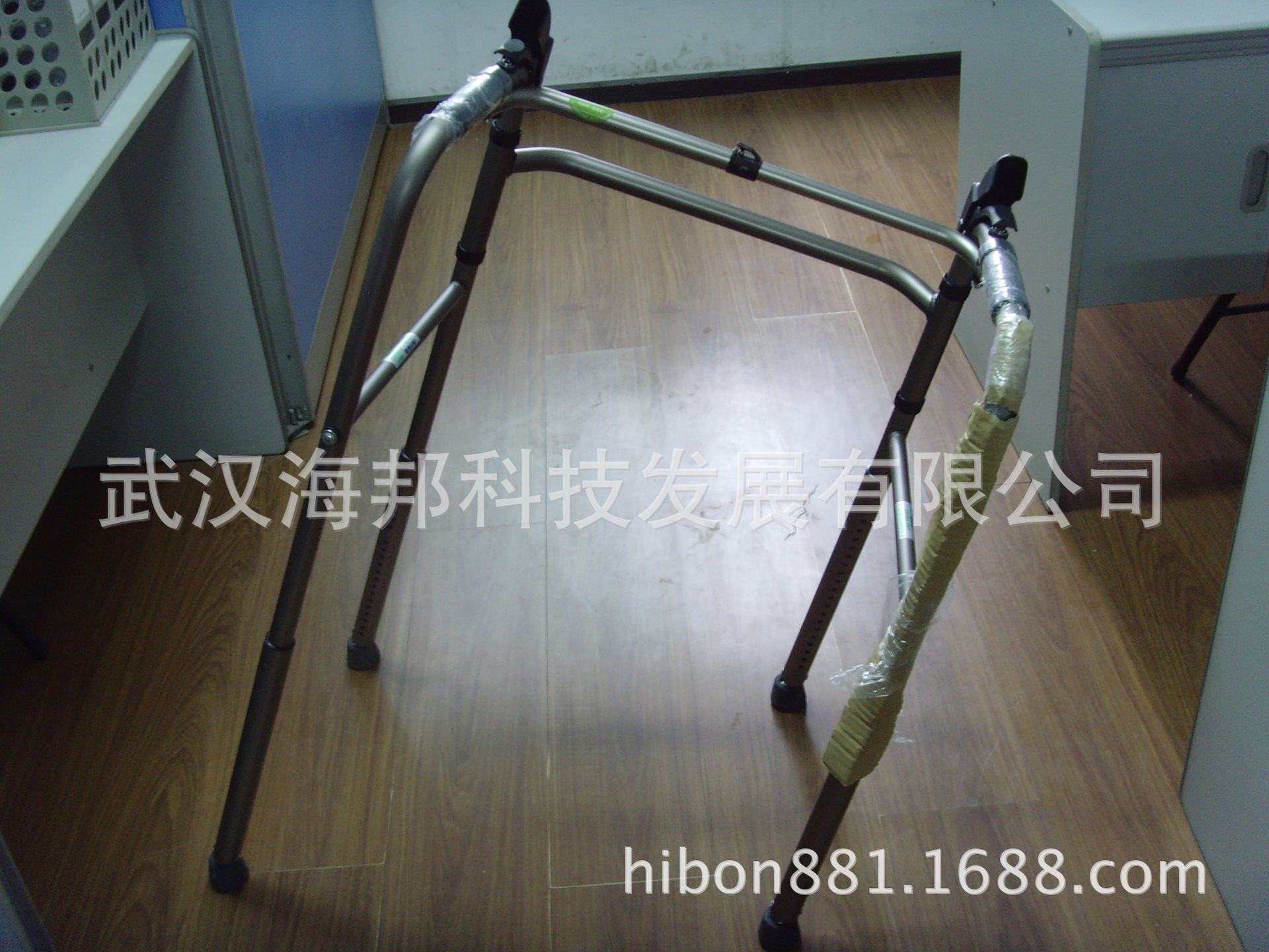 自動升降助行器（爬坡助行器）3