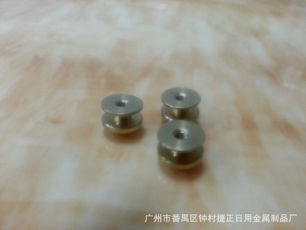 装饰型圆头铜螺母