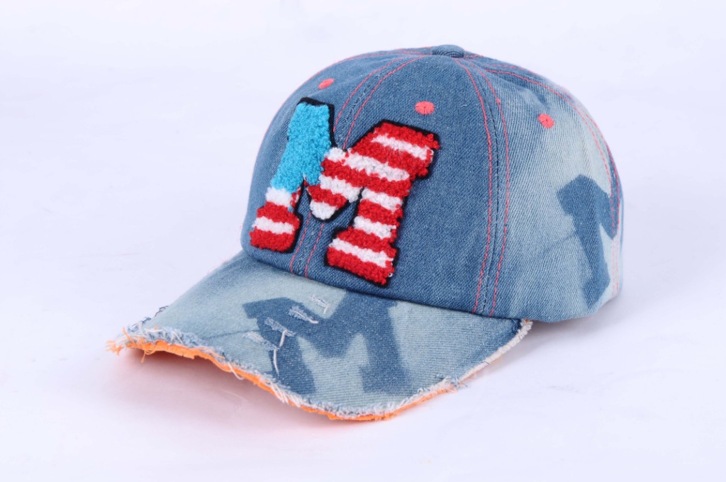 M立体英文字母 深蓝牛仔布帽子 棒球帽 图片