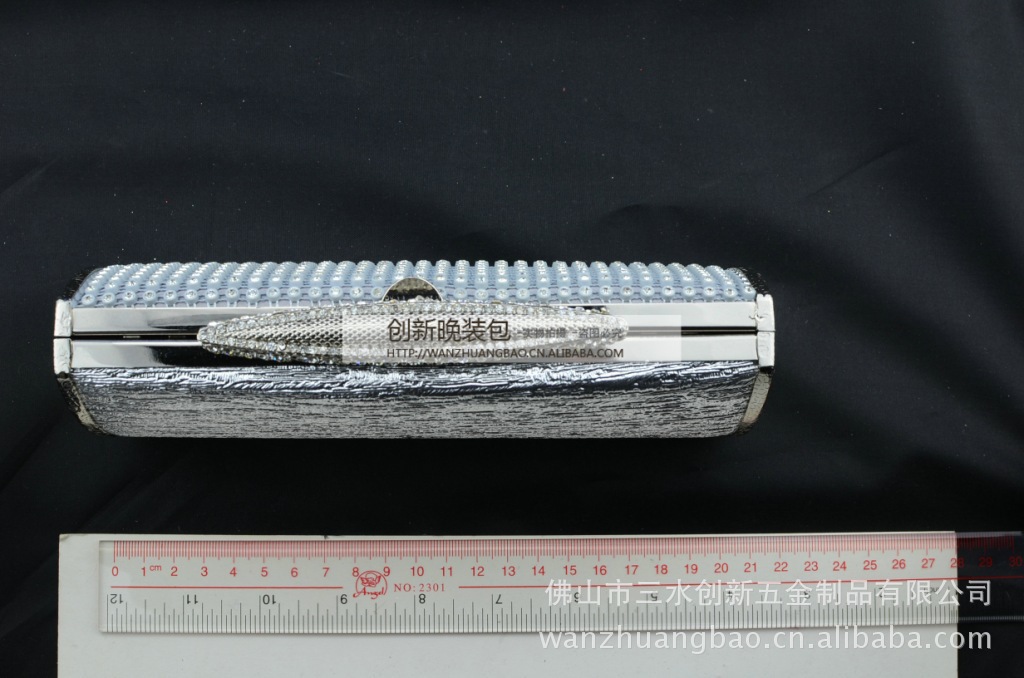 广东硬盒包包镶钻女士包包厂家