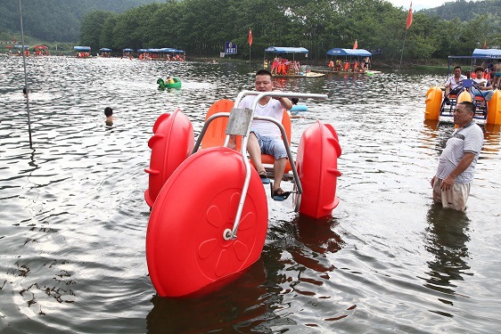 【厂家直销.水上三轮车】