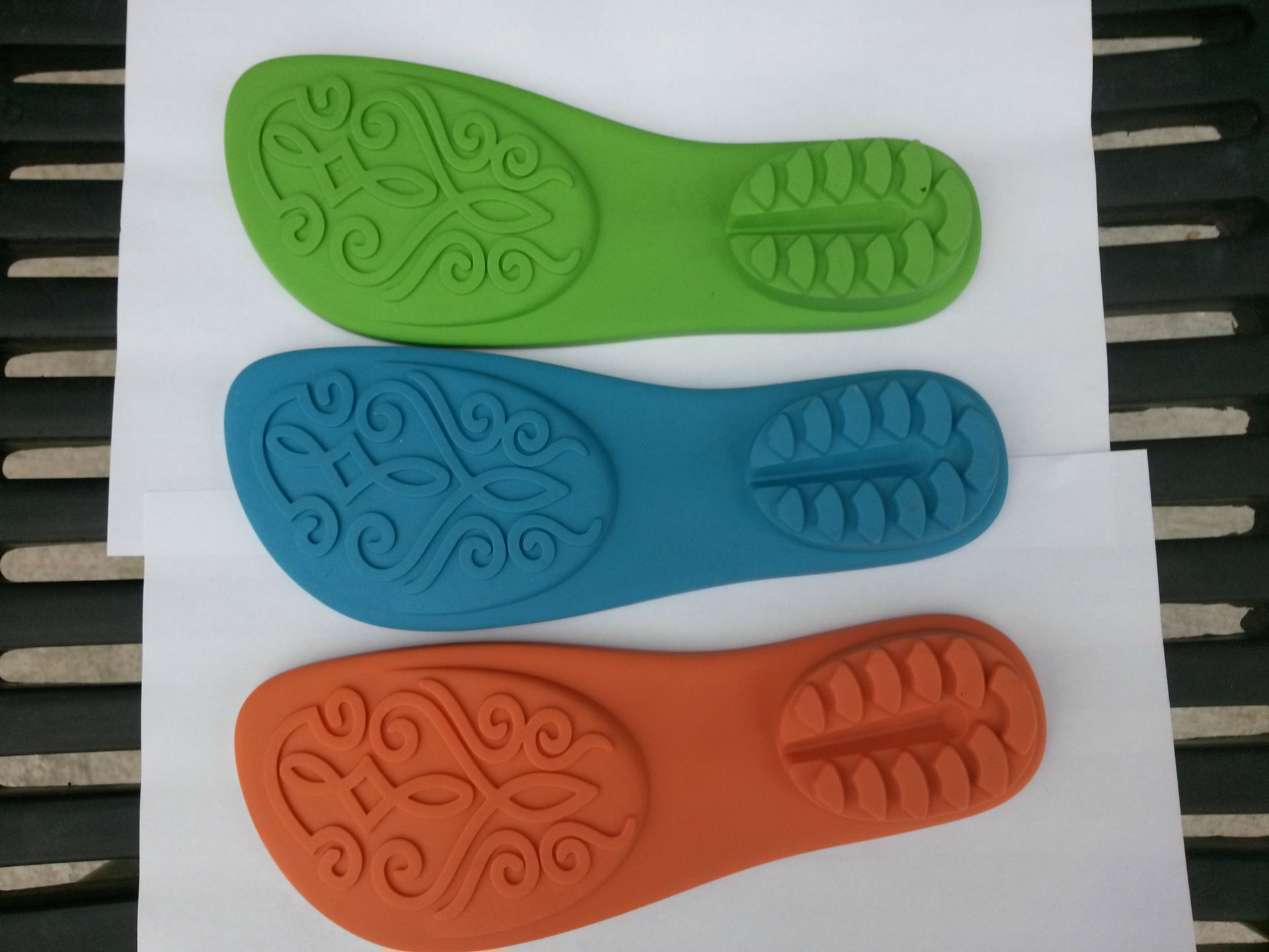 【休闲橡胶底 橘红特种止滑橡胶底 高档鞋底】价格,厂家,图片,其他鞋辅件,丹阳市东雄鞋材有限公司-马可波罗网