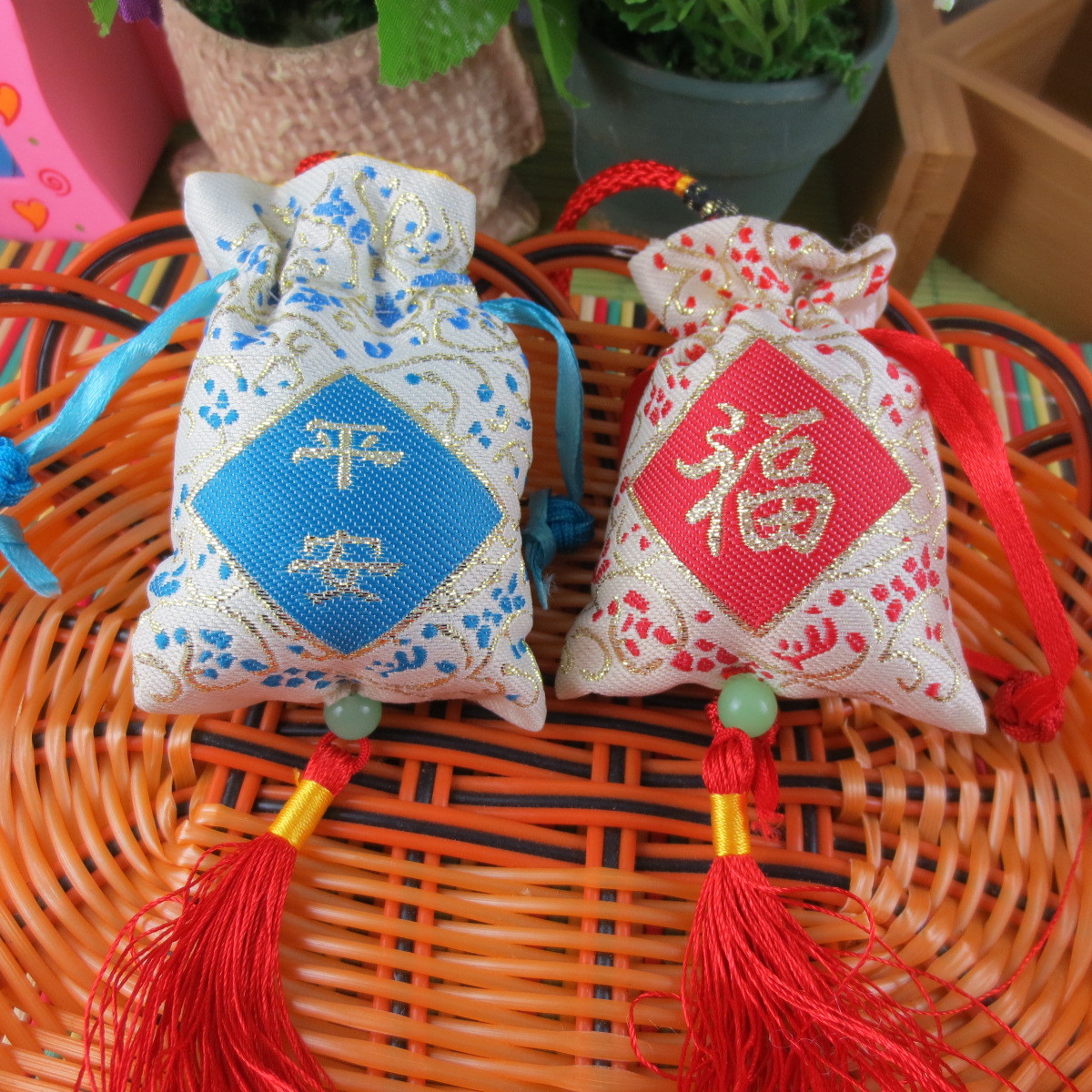 批发采购布艺工艺品-中草药平安香包 福字香袋