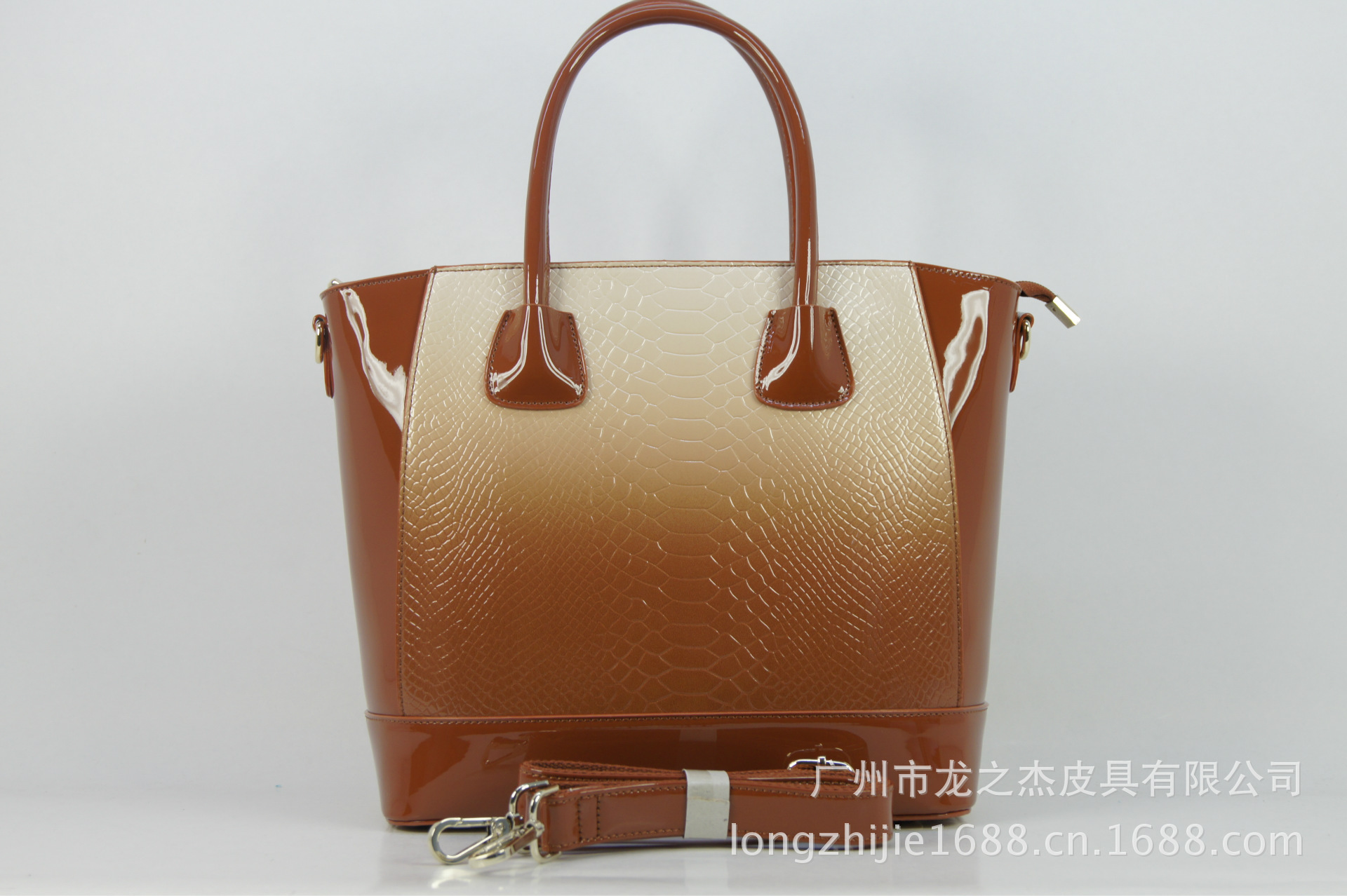 2013年<em>菲雅娜</em>新款<em>女包</em> 蛇纹高档女款定型包 欧