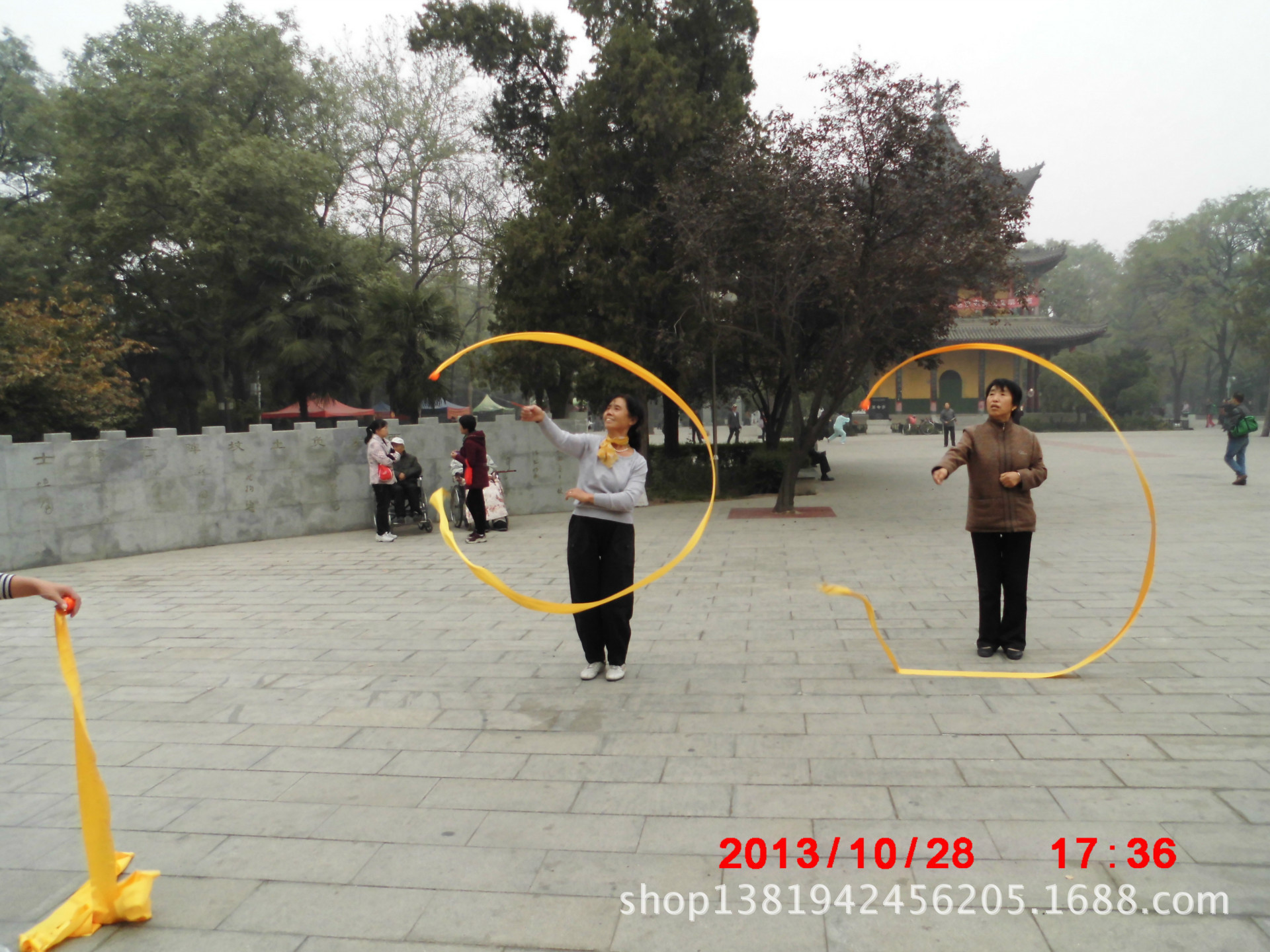 挥舞彩带,展现风采