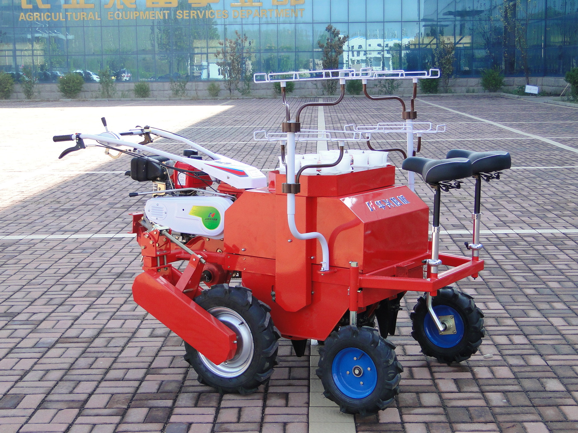 移栽机,蔬菜种植机 图片