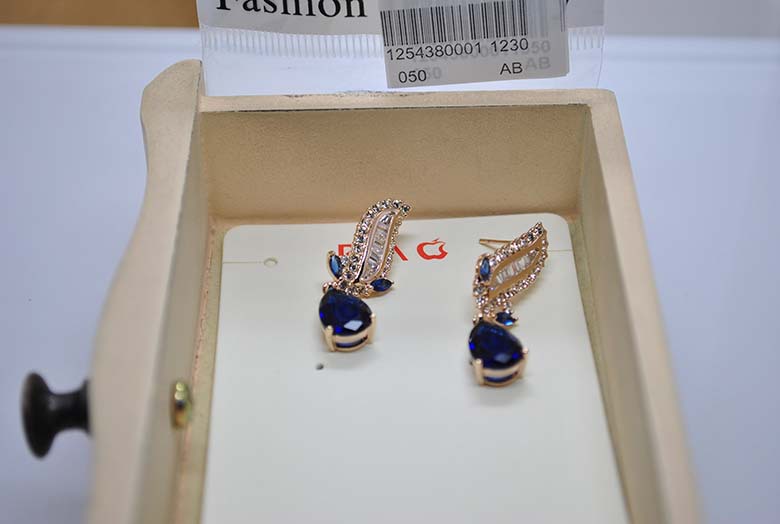 伊泰莲娜 红苹果饰品正品批发 水晶镶嵌水滴形