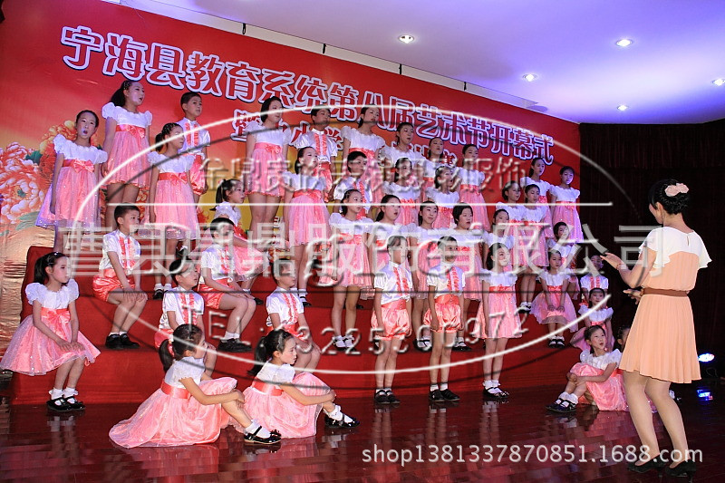 儿童舞台表演服 、大合唱演出服 款式多样,选择