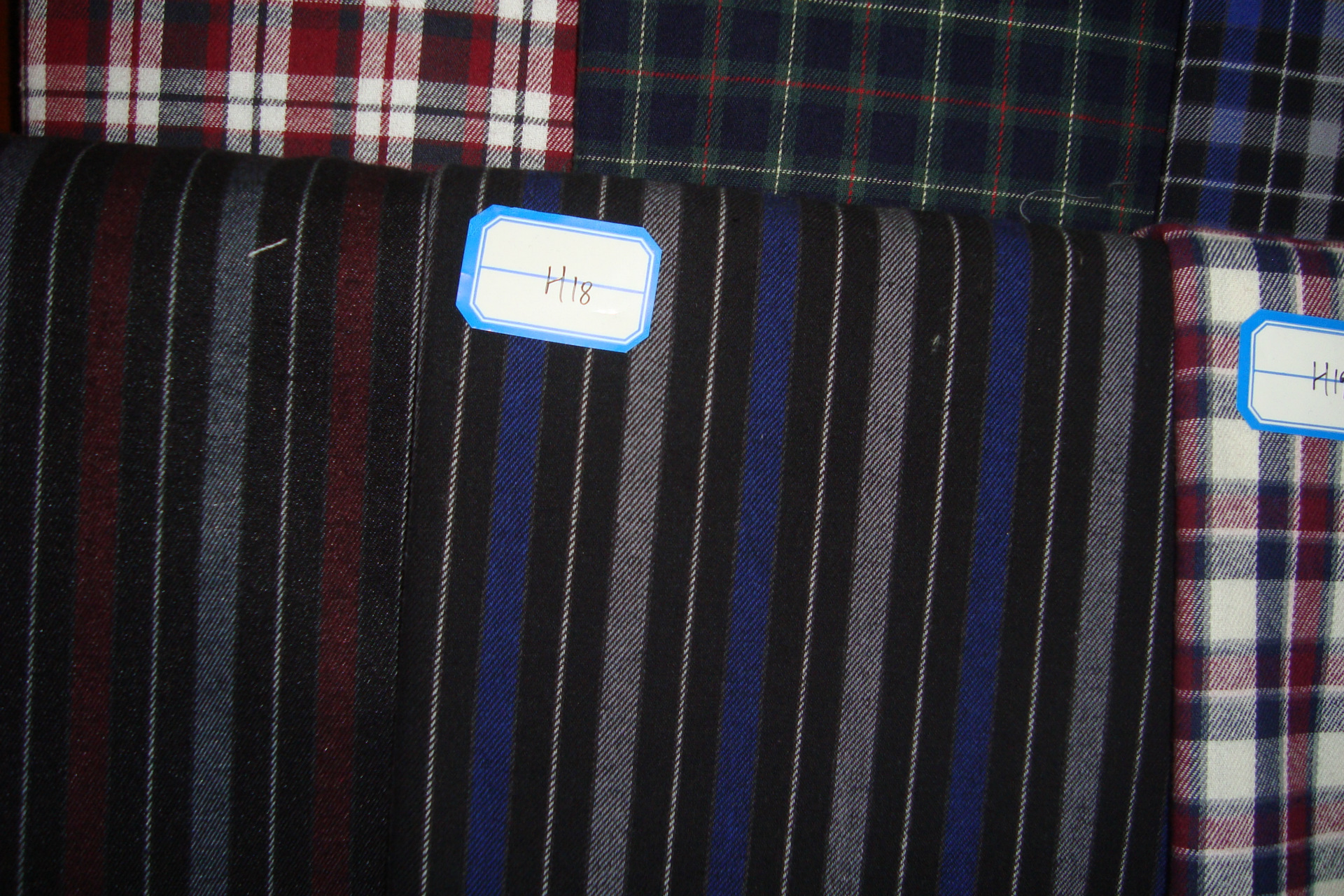 【厂家直销磨毛格子布各种衬衫面料布承接大量