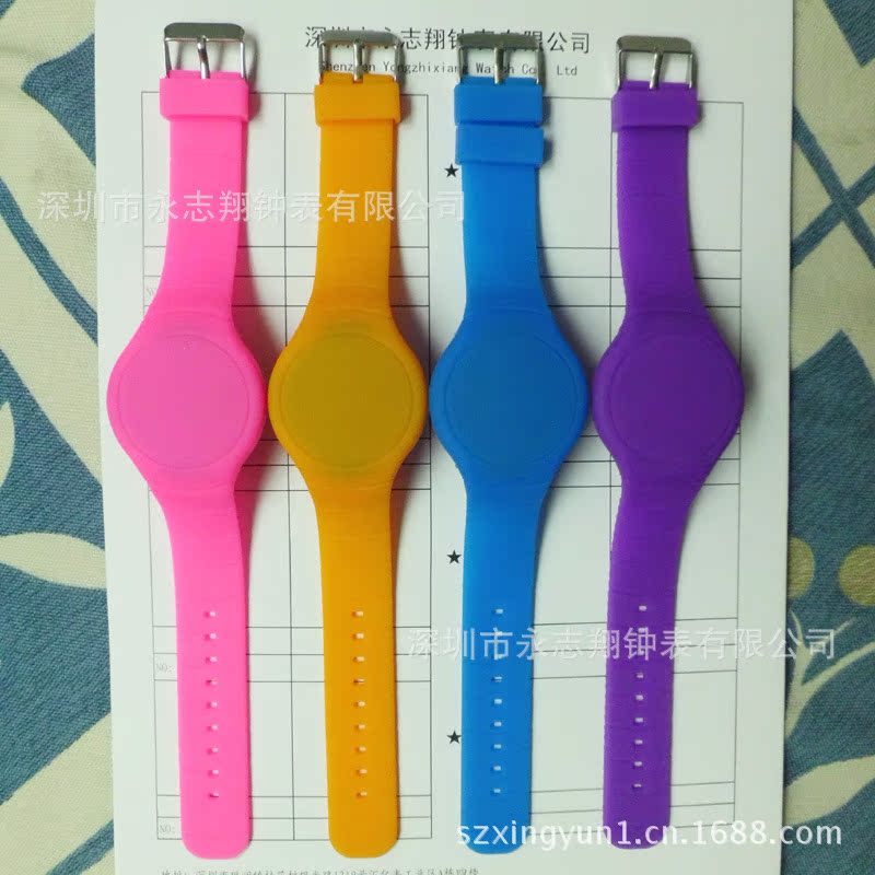 LED (22)