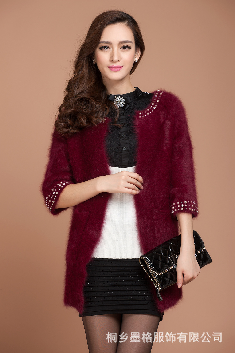 【濮院<em>高档貂绒</em>女式毛衣<em>开衫</em> 韩版纯色烫钻中