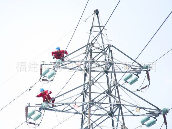 我的足迹 a,当耐张绝缘子串倒挂时,图中依次相连的4,6,7,8元件反转.