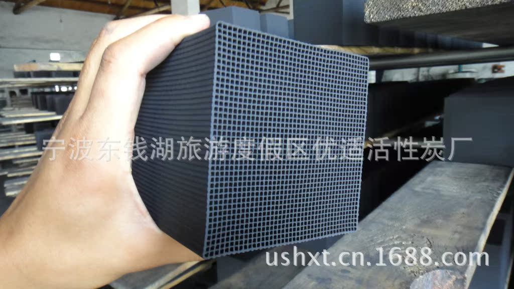 蜂窝活性炭厂生产图片