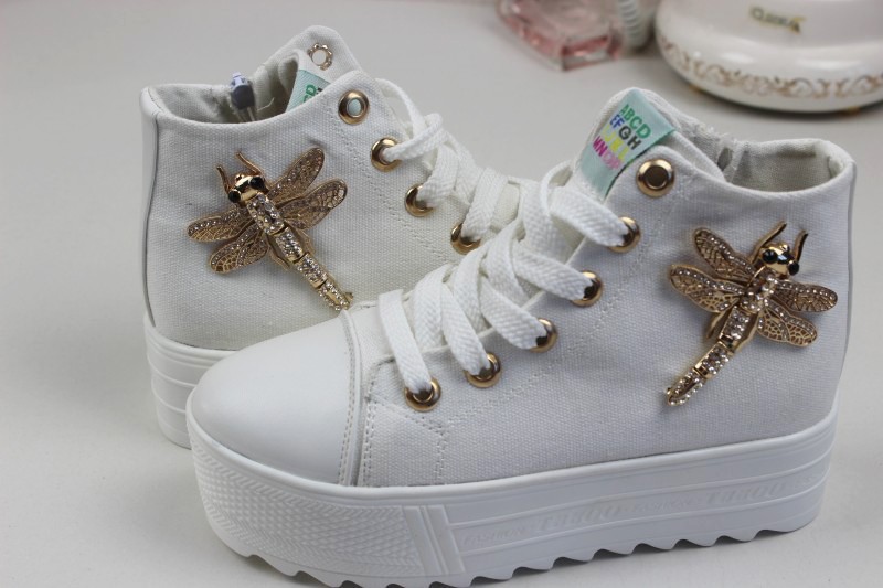 欧洲站<em>女鞋</em>低帮内增高鞋水钻帆布鞋<em>红蜻蜓</em>装饰