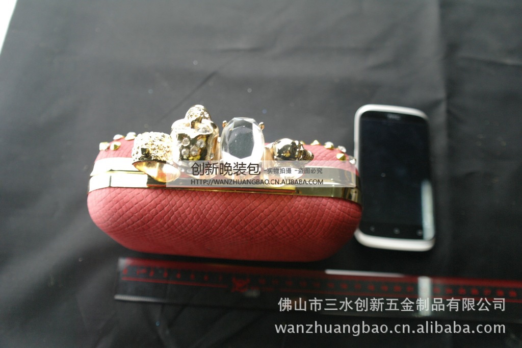 专业生产各式时尚晚装包晚宴包，全钻满装包硬盒宴会包