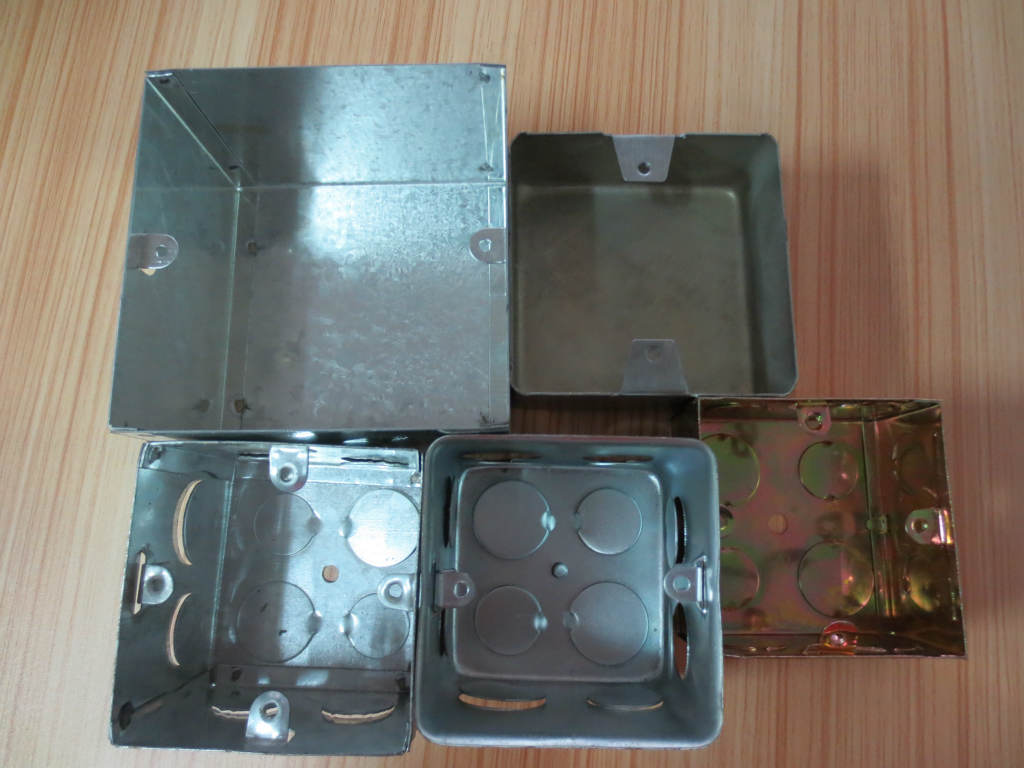 深圳厂家低价供应大量明装盒86型金属接线盒