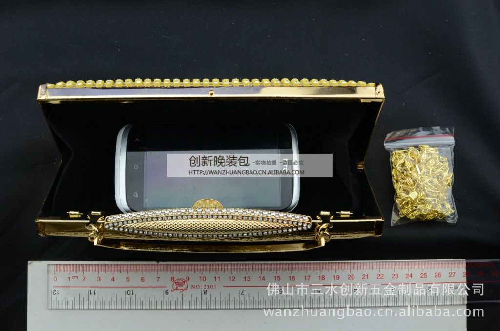 满钻包包女士硬盒包批发