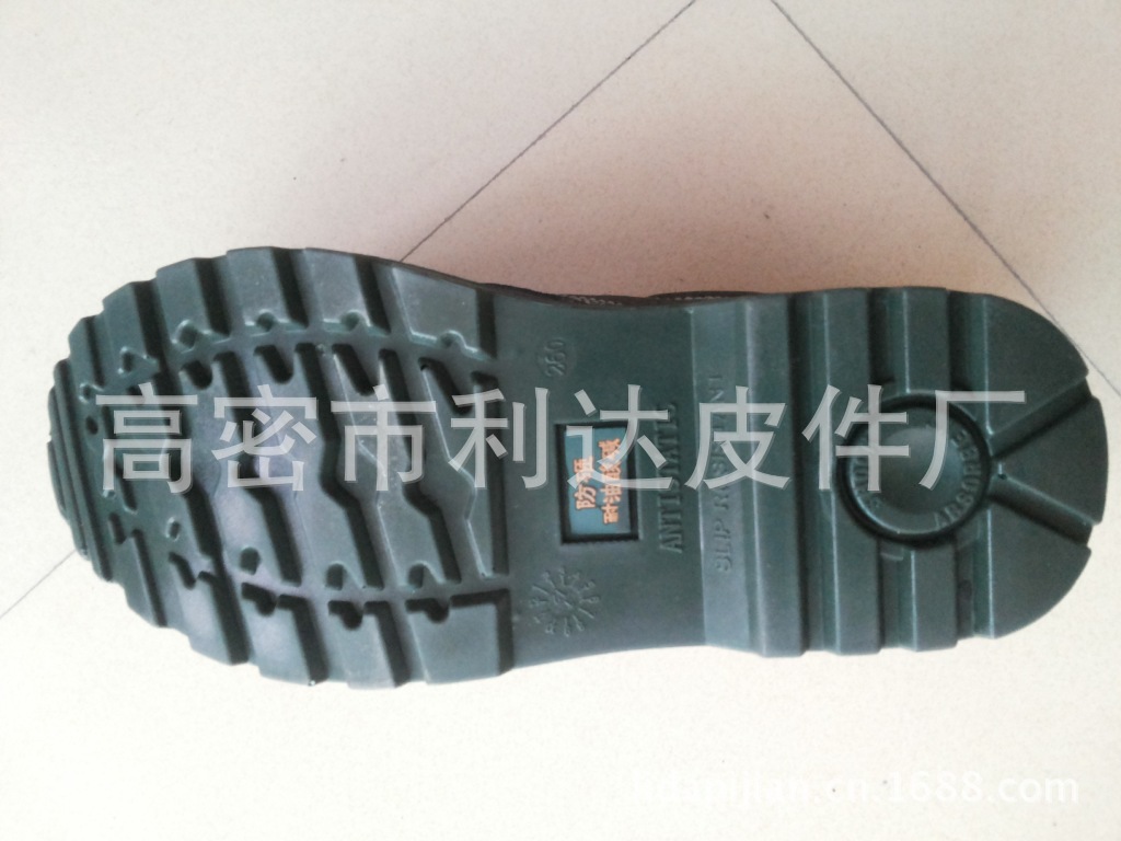 黑色荔枝紋低邦註射PU底勞保鞋