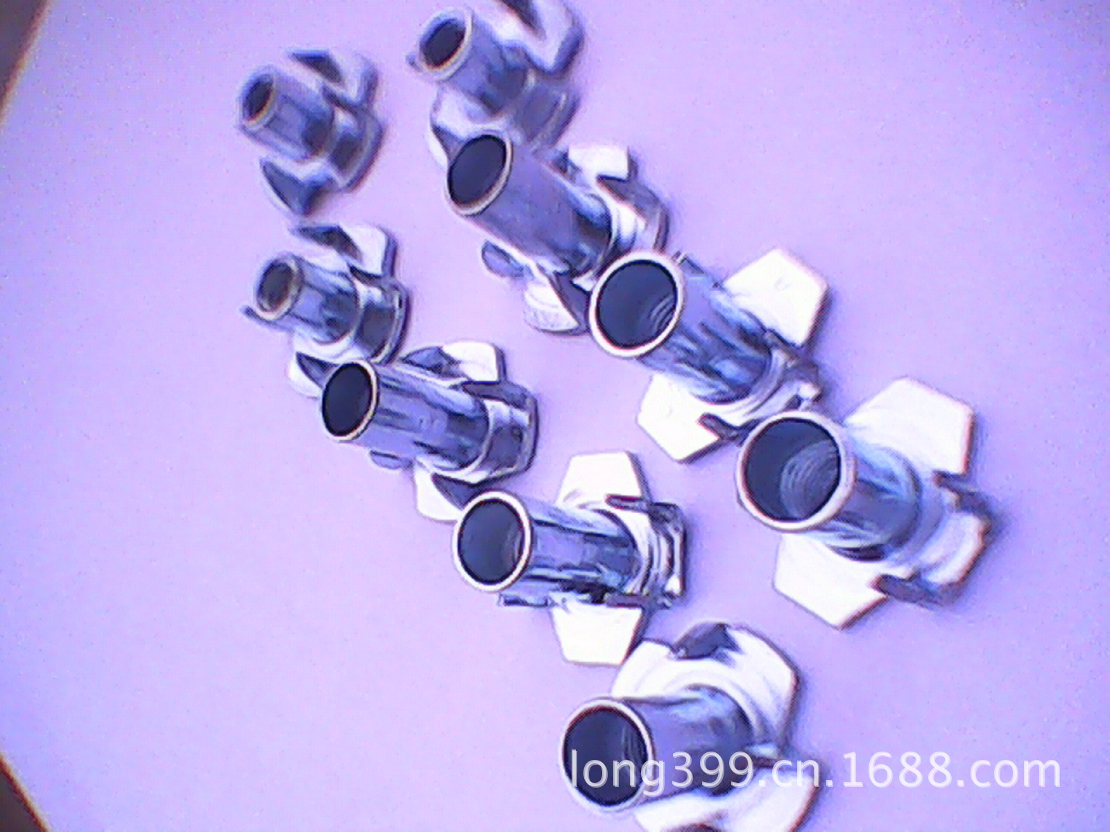 本厂隆重推出半牙带倒钩四爪螺母