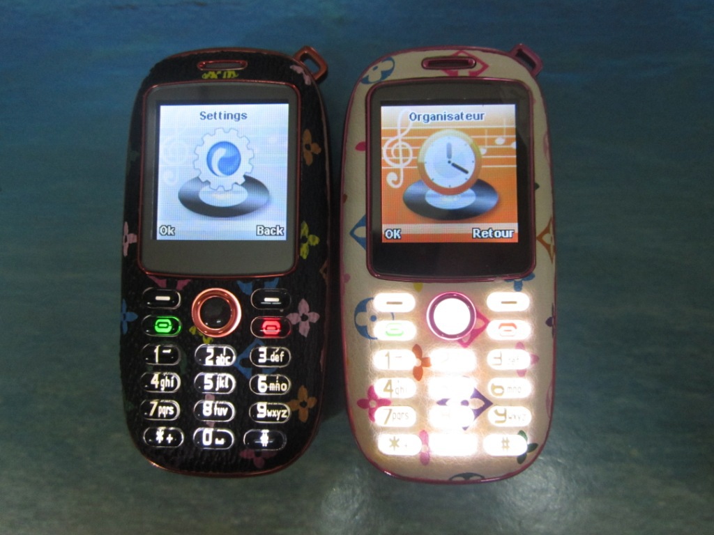 手机批发迷你MINI小手机最小袖珍V9汽车手机