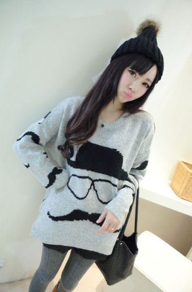 随性<em>街拍</em>胡子控 自由自在眼镜胡子<em>开</em>叉<em>毛衣</em> 女