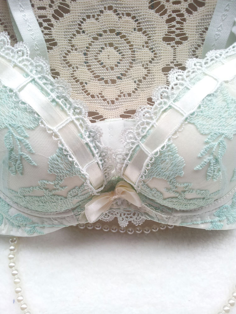 冬季新款<em>少女</em>蕾丝绣花<em>高贵</em>公主<em>学院</em>风聚拢调整