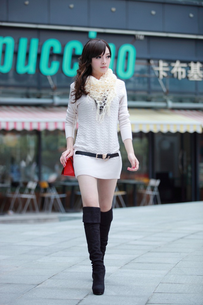 2013秋冬新款韩版<em>毛衣女针织衫</em>中长款<em>修身</em>皮