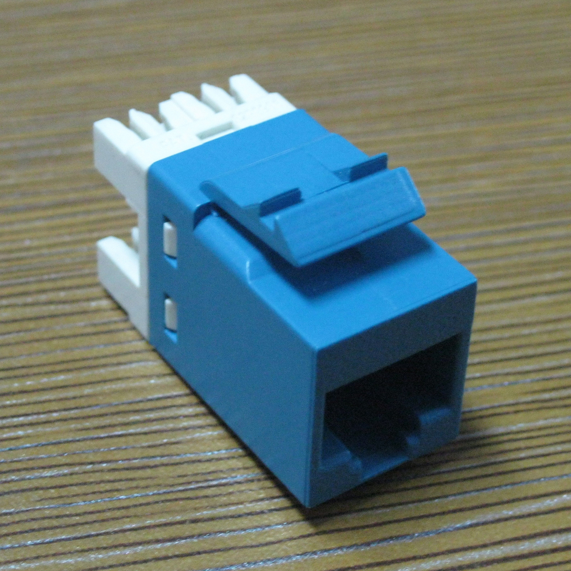 其他布线产品-六类 非屏蔽 180度 网络模块 镀金