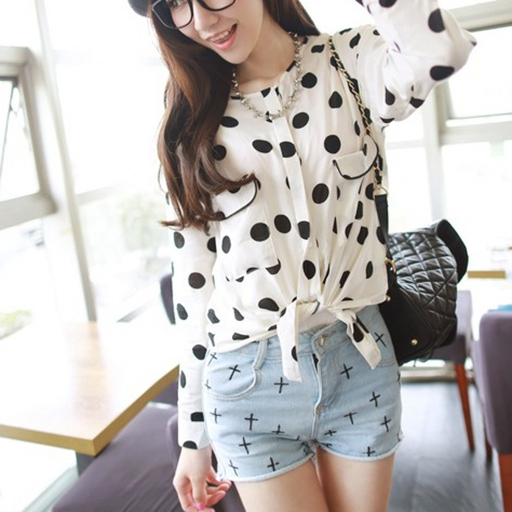 上海<em>美女</em>背带<em>牛仔</em>裤街拍 酷感穿搭 - 阿里巴巴