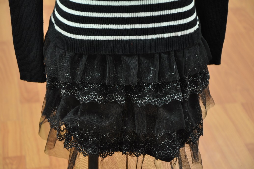 服装加工-时尚蕾丝花边<em>下摆</em> 中长款<em>条纹</em>女士毛