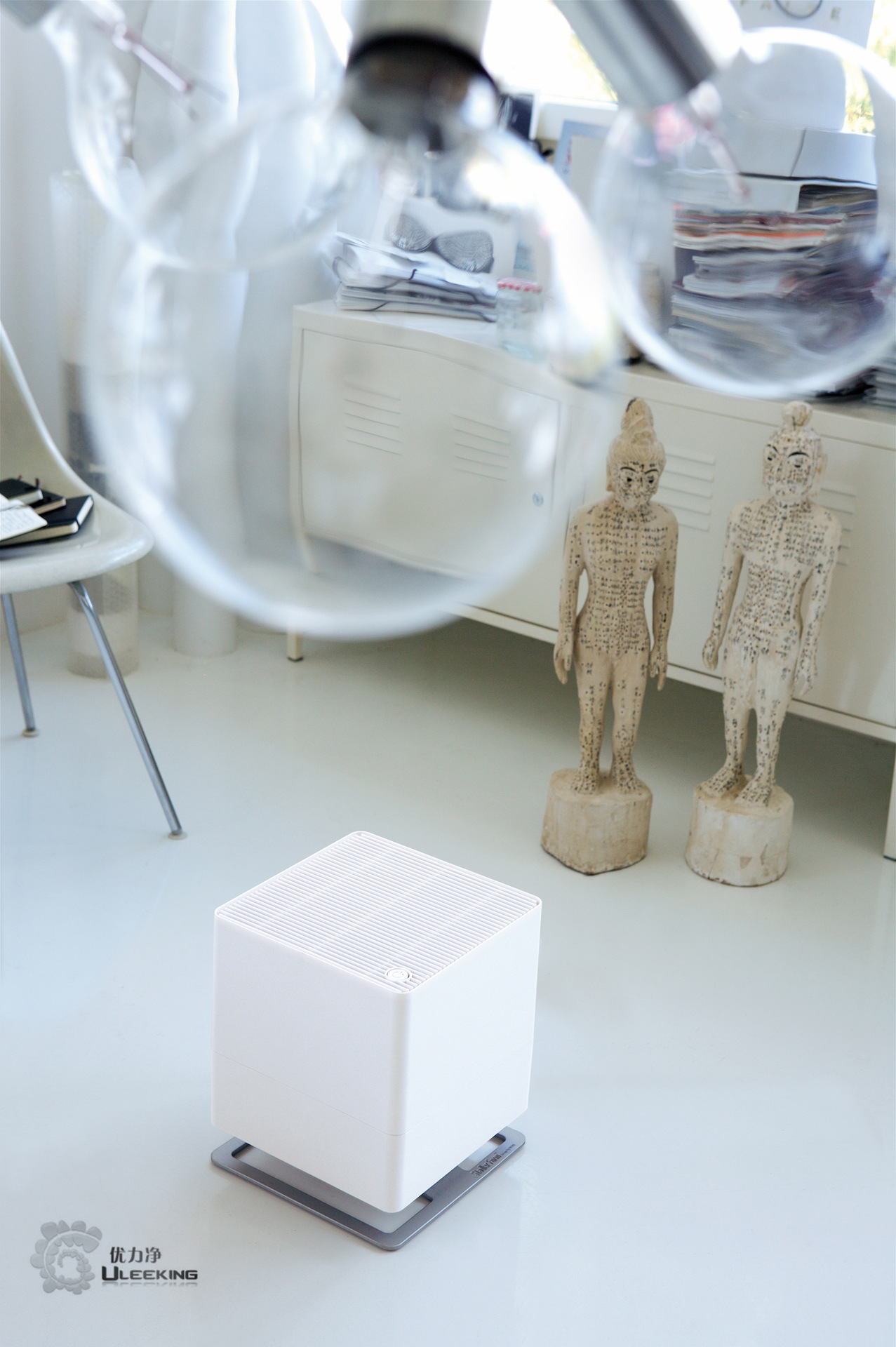 Oskar_white_lifestyle4