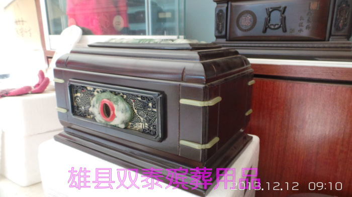 批发采购殡葬用品-厂家直销<em>骨灰盒</em>(鹤归自然)雄